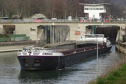 Inland waterway congestion grows as river levels fall