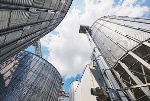 Euro zone factory activity contracts in January