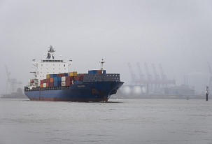 Chinese shipping line opens Arctic route to Europe
