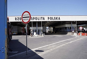 Poland reopens border crossings with Belarus