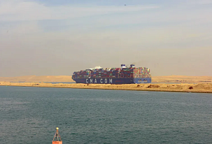 High-tonnage container ships to pass through the Suez Canal