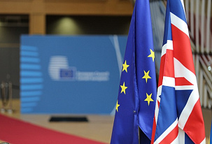 UK and EU strike new deal to ease trade and border checks